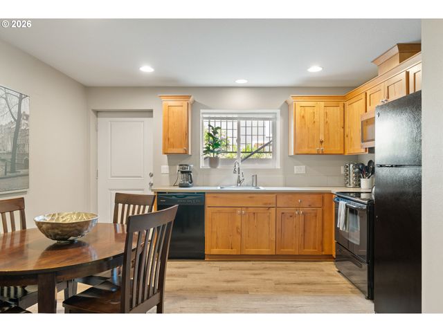 1212 Se HARNEY St, Portland, OR 97202