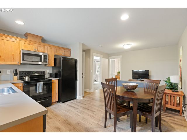 1212 Se HARNEY St, Portland, OR 97202
