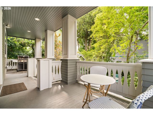 1212 Se HARNEY St, Portland, OR 97202