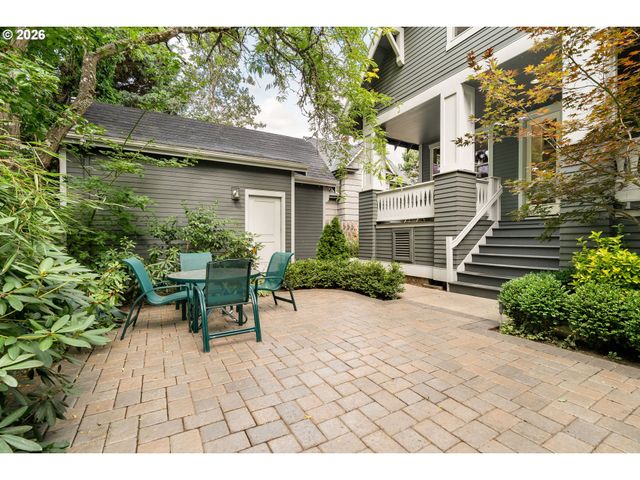 1212 Se HARNEY St, Portland, OR 97202