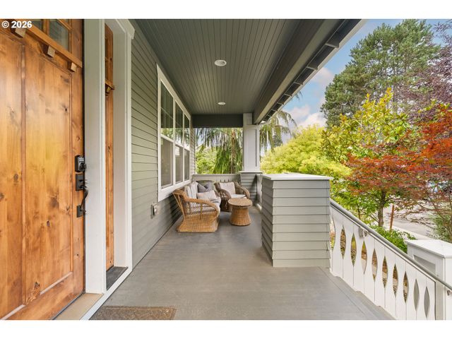 1212 Se HARNEY St, Portland, OR 97202
