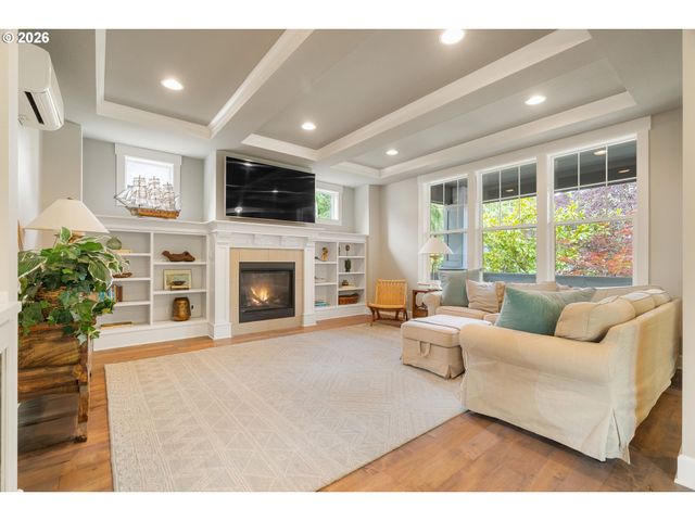 1212 Se HARNEY St, Portland, OR 97202