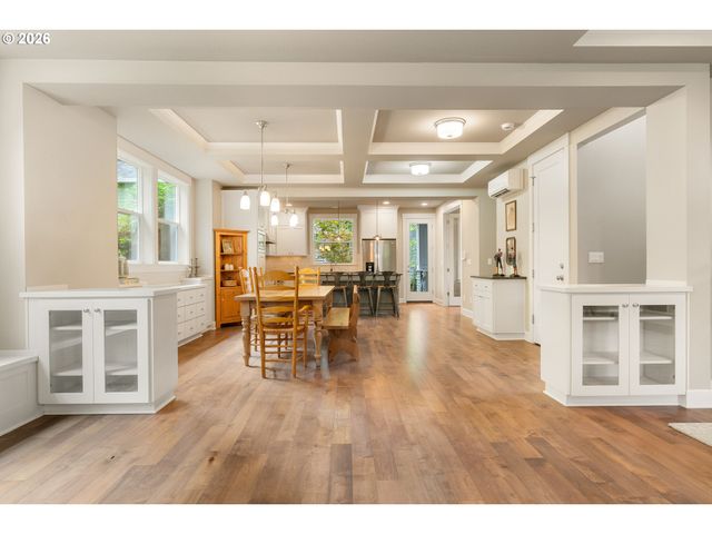 1212 Se HARNEY St, Portland, OR 97202