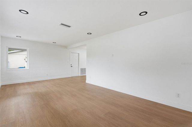 5347 30TH AVENUE N, St Petersburg, FL 33710