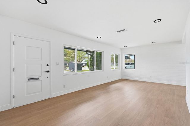 5347 30TH AVENUE N, St Petersburg, FL 33710