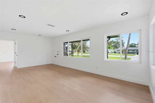 5347 30TH AVENUE N, St Petersburg, FL 33710