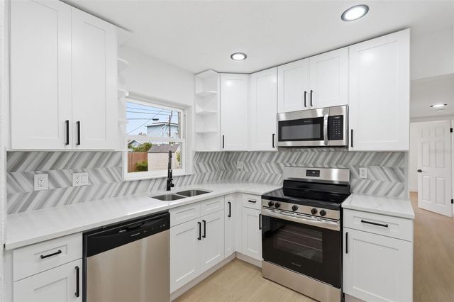 5347 30TH AVENUE N, St Petersburg, FL 33710