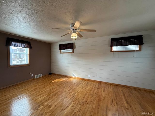 720 Hill Street, Ironwood, MI 49938