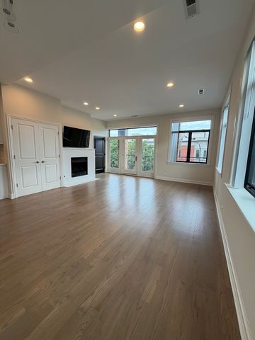 1701 W Chicago Avenue 3, Chicago, IL 60622