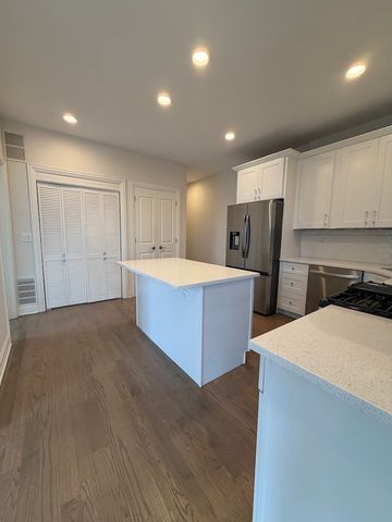 1701 W Chicago Avenue 3, Chicago, IL 60622
