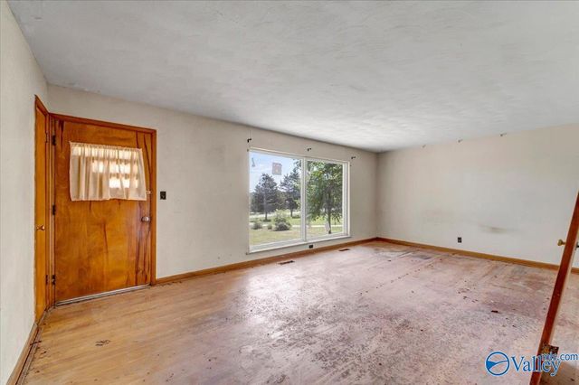 112 N Greenway Drive, Trinity, AL 35673