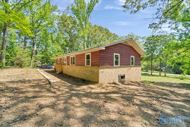 112 N Greenway Drive, Trinity, AL 35673