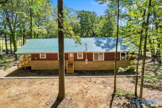 112 N Greenway Drive, Trinity, AL 35673
