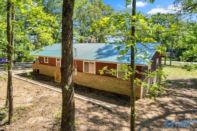 112 N Greenway Drive, Trinity, AL 35673