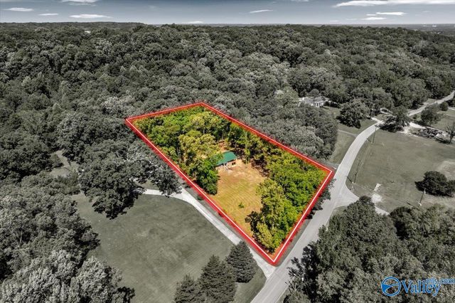 112 N Greenway Drive, Trinity, AL 35673