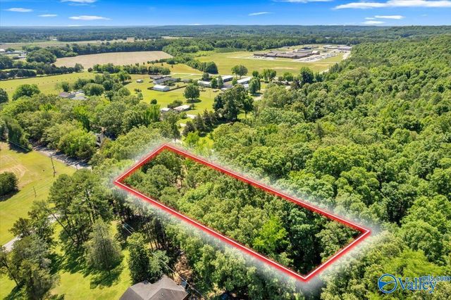 112 N Greenway Drive, Trinity, AL 35673
