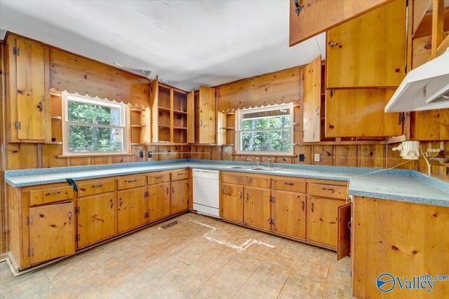 112 N Greenway Drive, Trinity, AL 35673