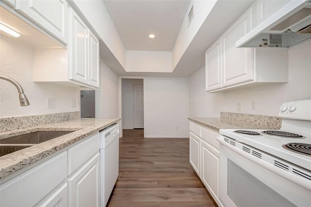 2400 N Braeswood Boulevard 106, Houston, TX 77030