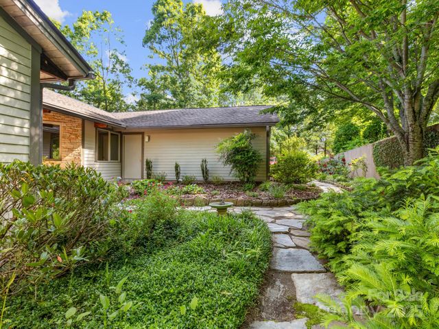 705 Overlook Drive, Flat Rock, NC 28731