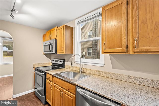 29 W GEORGE ST, York New Salem, PA 17371