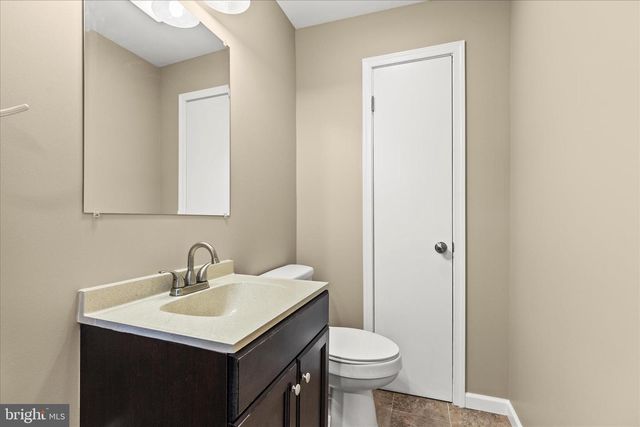 29 W GEORGE ST, York New Salem, PA 17371