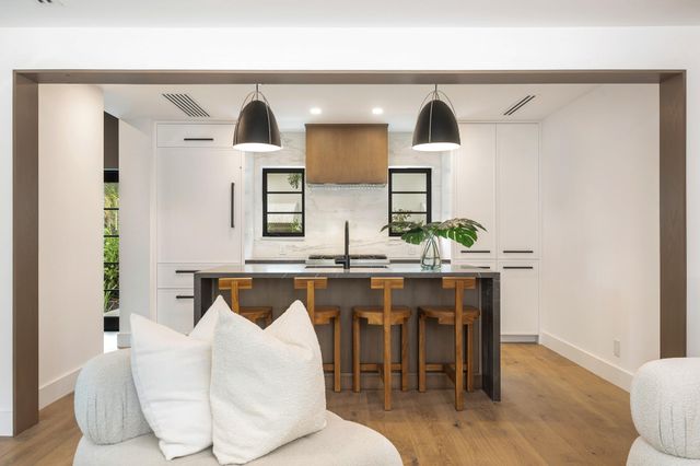 263 Alhambra Place, West Palm Beach, FL 33405