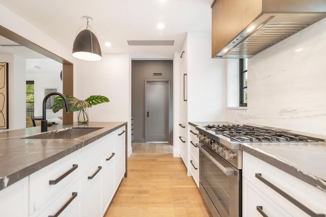 263 Alhambra Place, West Palm Beach, FL 33405