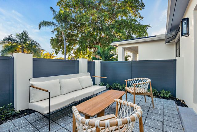 263 Alhambra Place, West Palm Beach, FL 33405