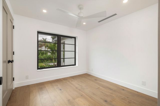 263 Alhambra Place, West Palm Beach, FL 33405