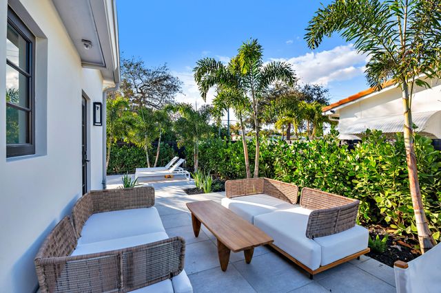 263 Alhambra Place, West Palm Beach, FL 33405