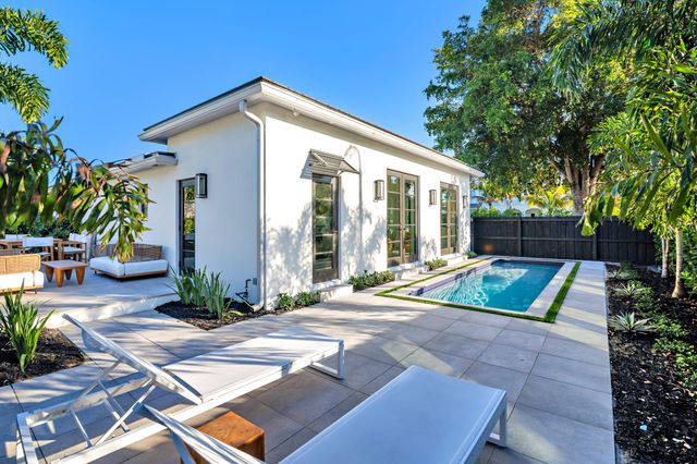 263 Alhambra Place, West Palm Beach, FL 33405