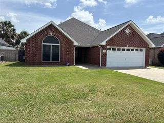 518 Roanoke Drive, Port Neches, TX 77651