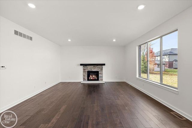 22121 Tahquamenon Court, Macomb Twp, MI 48044