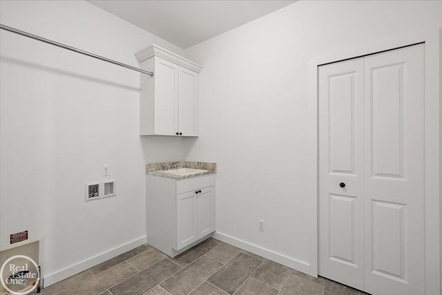 22121 Tahquamenon Court, Macomb Twp, MI 48044