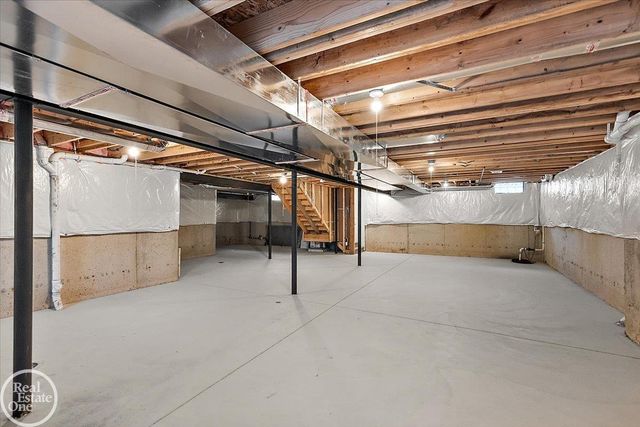 22121 Tahquamenon Court, Macomb Twp, MI 48044