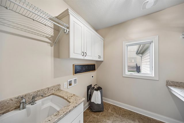 3007 152nd Street, Urbandale, IA 50323