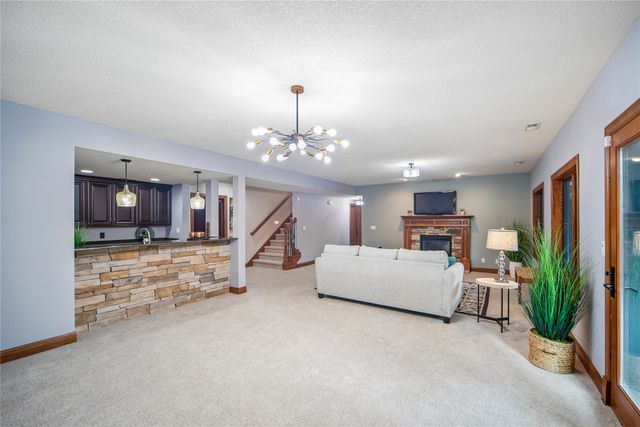 3007 152nd Street, Urbandale, IA 50323