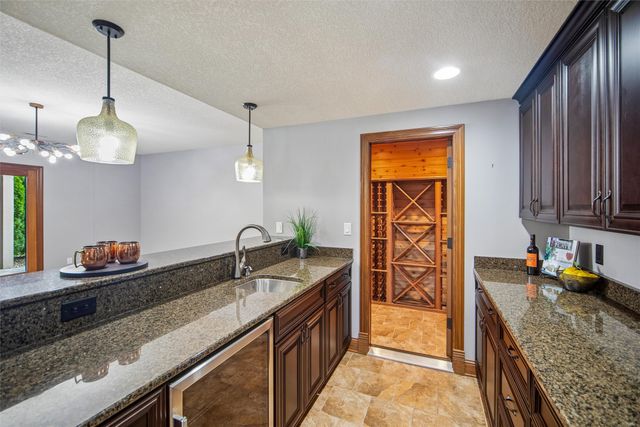 3007 152nd Street, Urbandale, IA 50323