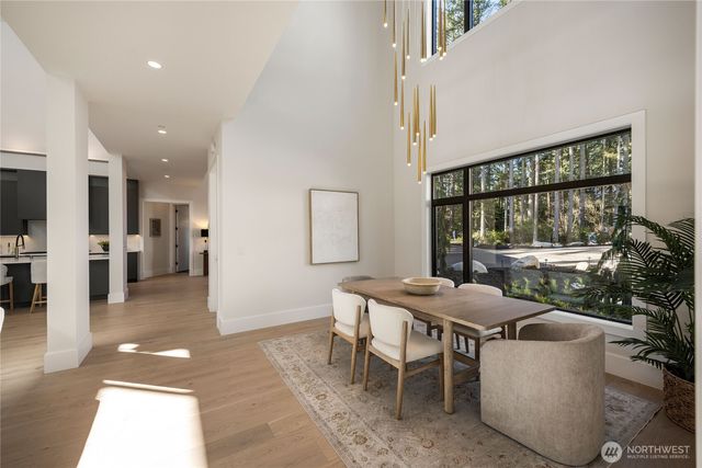 13970 Manzanita Road NE, Bainbridge Island, WA 98110