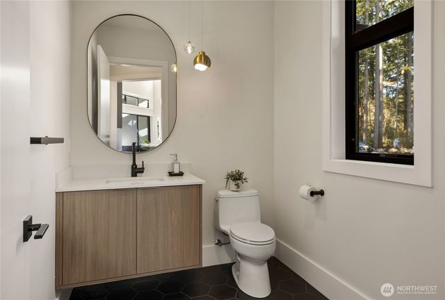 13970 Manzanita Road NE, Bainbridge Island, WA 98110