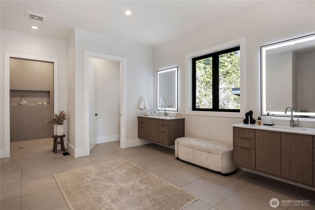 13970 Manzanita Road NE, Bainbridge Island, WA 98110