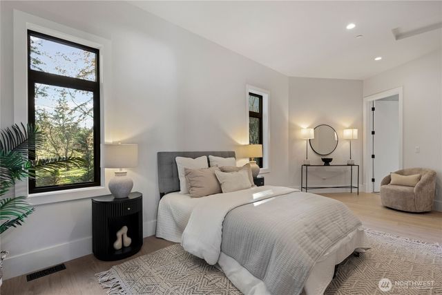 13970 Manzanita Road NE, Bainbridge Island, WA 98110