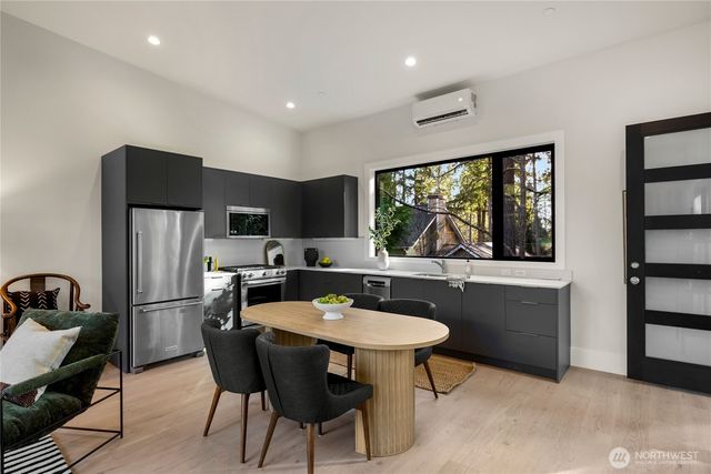 13970 Manzanita Road NE, Bainbridge Island, WA 98110