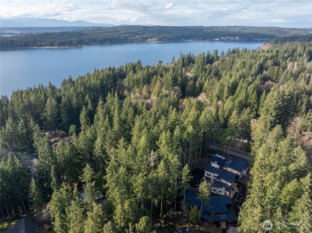 13970 Manzanita Road NE, Bainbridge Island, WA 98110