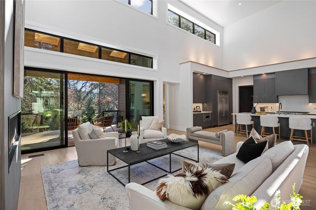 13970 Manzanita Road NE, Bainbridge Island, WA 98110