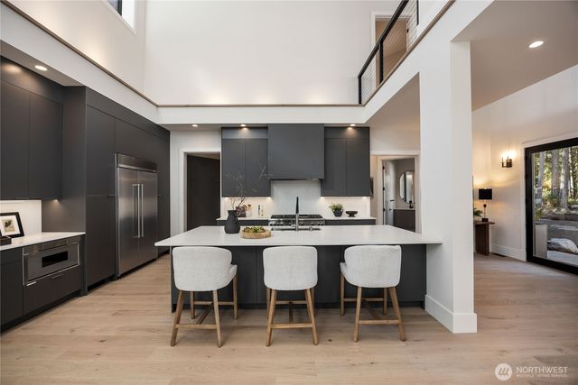 13970 Manzanita Road NE, Bainbridge Island, WA 98110