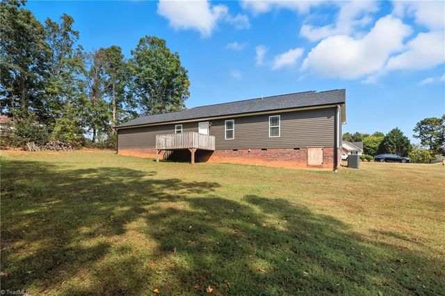 324 Carriage Trace Lane, Lexington, NC 27295
