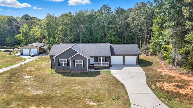 324 Carriage Trace Lane, Lexington, NC 27295