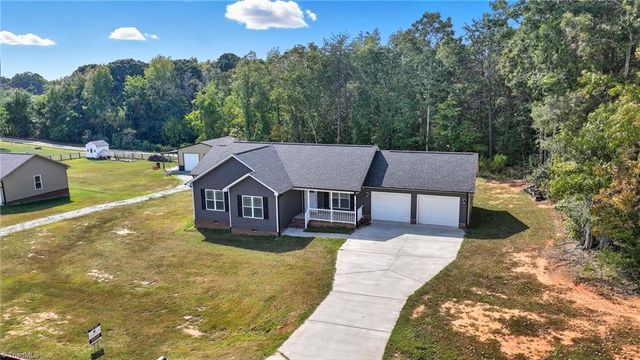 324 Carriage Trace Lane, Lexington, NC 27295