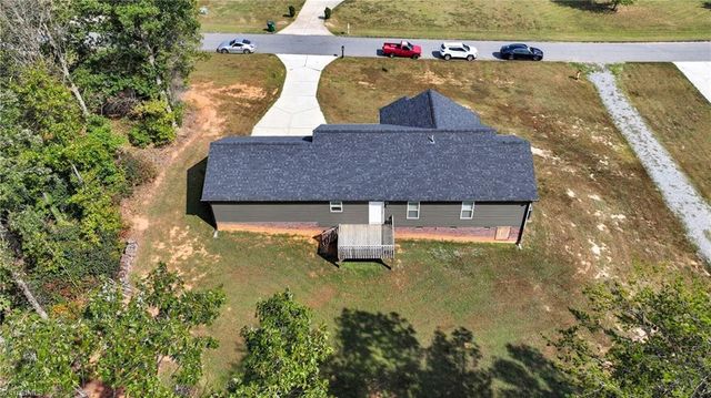 324 Carriage Trace Lane, Lexington, NC 27295